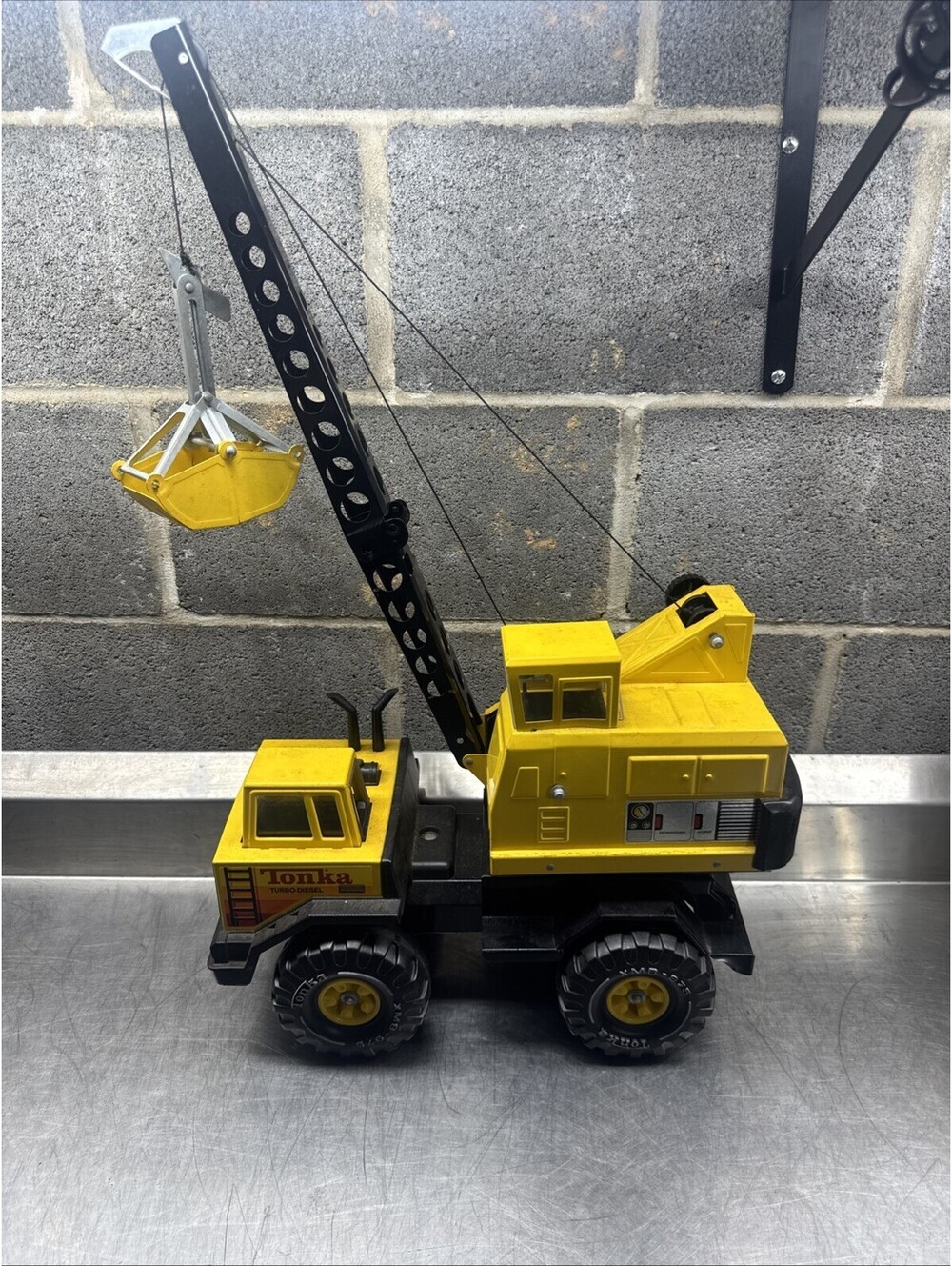 Vintage 80's Tonka Turbo Diesel XMB-975 Clam Bucket Crane Truck